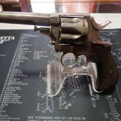 Revolver militaire calibre 11 mm apte au tir livraison offerte