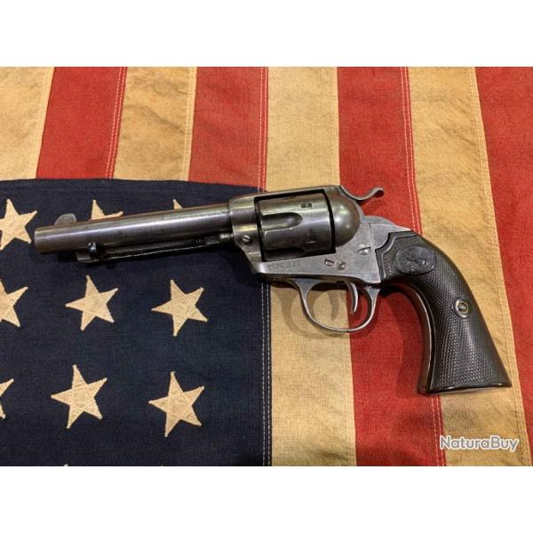 Colt Bisley calibre 38-40 Winchester; produit en 1899