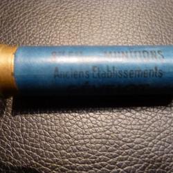 une douille de collection calibre 20 percussion centrale "société française des munitions"