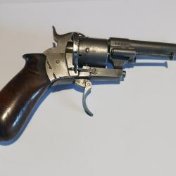 Revolver Dumonthier 7 mm à broche (18967-1870)