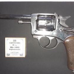 Magnifique et rare 8mm 1892 Civil Nickelé de St Etienne. Arme de collection vente libre + 18 ans.