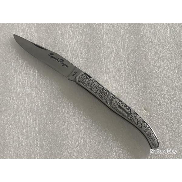 Couteau de poche Le Bougna 22 cm ouvert manche en aluminium motif cerf.