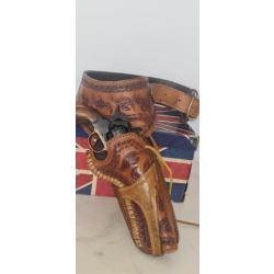 Vends Colt 1860 Rigarmi avec son ceinturon western en cuir