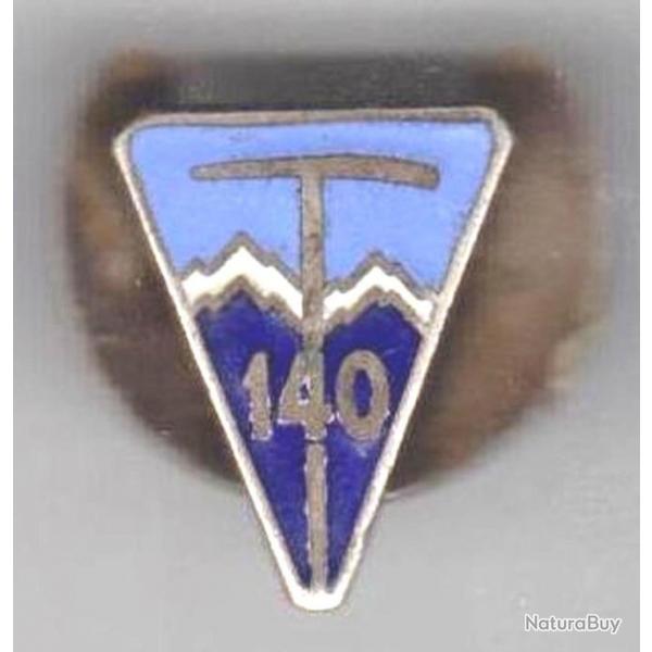 140 RIA. 140 Rgiment d'Infanterie Alpine. insigne de boutionnire  lune. A.Augis St Barthlmy.