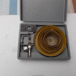coffret de scies cloches ayant peu servi!!