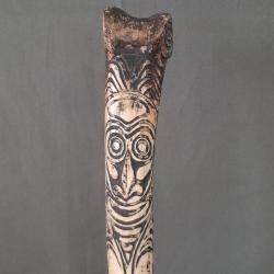 Une ancienne dague Iatmul en os de casoar - Papouasie-Nouvelle-Guinée (2)