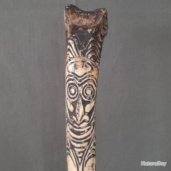 Une ancienne dague Iatmul en os de casoar - Papouasie-Nouvelle-Guine (2)