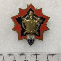 FRANCE GENIE MILITAIRE Insigne ESTG Ecole Supérieure Technique du Génie DP2055