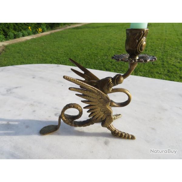 Ancien bougeoir en bronze dor patin, modle au Griffon/Chimre mythique ail  Bobche (XIX)