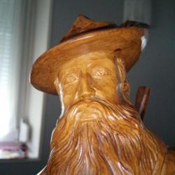 Sculpture chasseur en bois