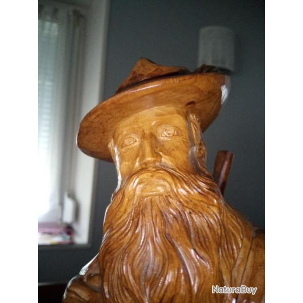 Sculpture chasseur en bois