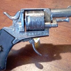 Revolver Liégeois entièrement décoré.B GUYOT 50 RUE DE LYON.
