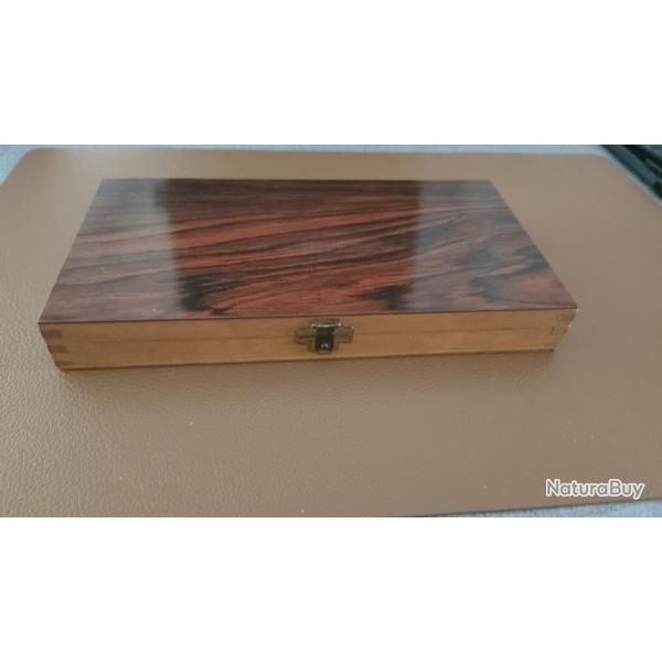 Petite bote en bois plaquage exotique pour ralisation de coffret de prsentation