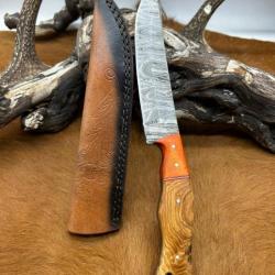 Couteau chasse lame damas 256 couches Manche en bois d'olivier  ref D63