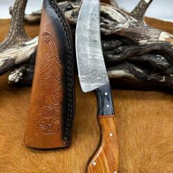 Couteau chasse lame damas 256 couches Manche en bois d'olivier  ref  D65