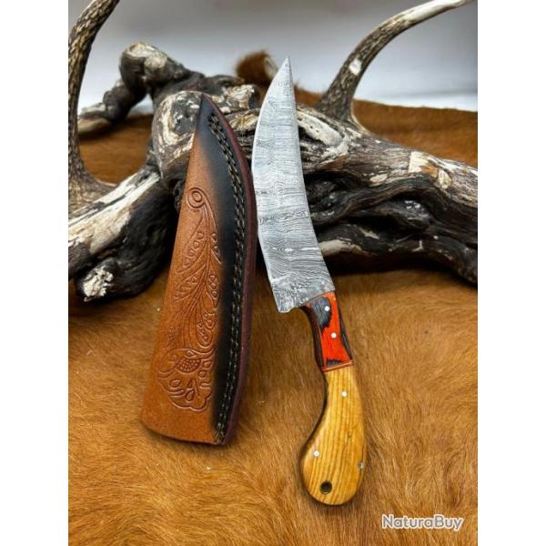 Couteau chasse lame damas 256 couches Manche en bois d'olivier  ref D68