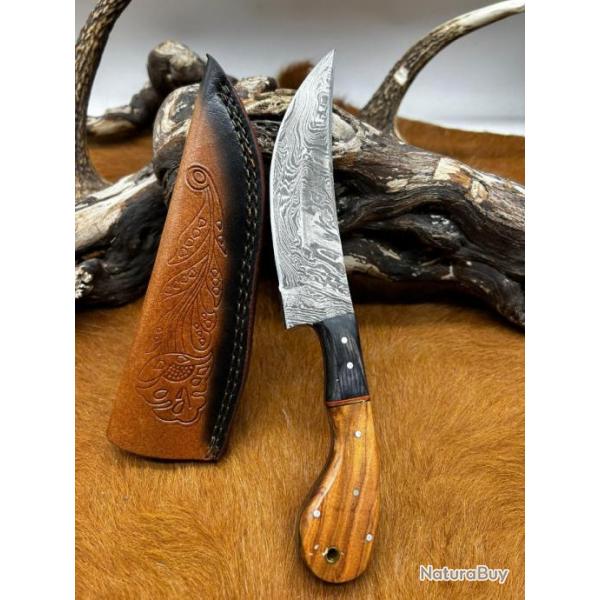 Couteau chasse lame damas 256 couches Manche en bois d'olivier  ref D76