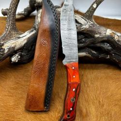 Couteau chasse lame damas 256 couches Manche en bois d'olivier coloré ref D85