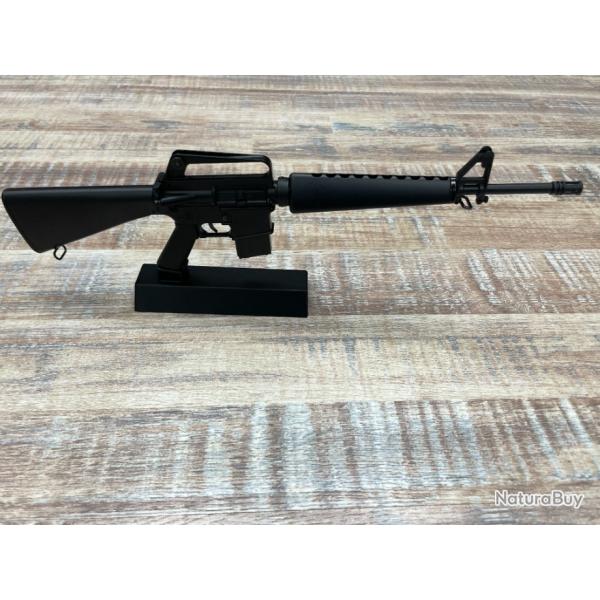 REPLIQUE  MINIATURE D' ARMES DE GUERRE M16 A1