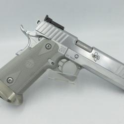 STI EXECUTIVE CALIBRE: 40 SW REF: 890