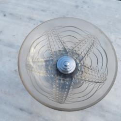 ART DÉCO - Ancienne coupe ronde sur piédouche en verre pressé moulé à décor d'étoile de mer - FRANCE