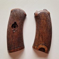 Vends plaquettes de crosse pour revolver Chaelo Delvigne modèle 1873 et 1874
