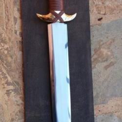 Grande dague officielle de Conan le Barbare  avec sa boîte en bois (pas une épée )
