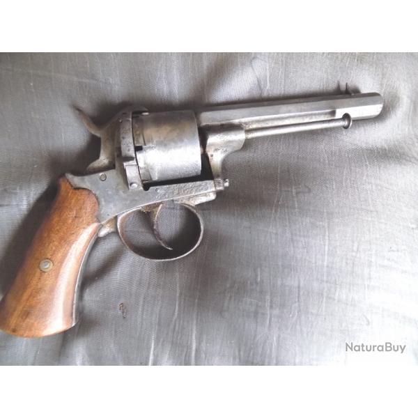 revolver 9mm a broches allemand  barillet grav d une couronne et d un U en bon etat