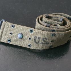 Superbe état pour ce ceinturon US Pistol belt modèle 36. Daté 1945 . Beaux marquages.