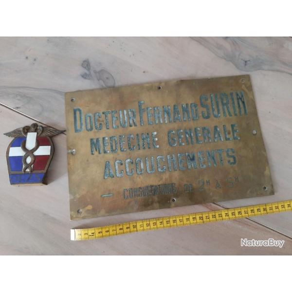 Trs rare, trs bel ensemble plaque et caduce maill de mdecin  Oran. Priode Guerre d'Algrie.