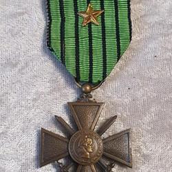 Belle croix de guerre 1939 avec citation sur ruban vert et noir Vichy