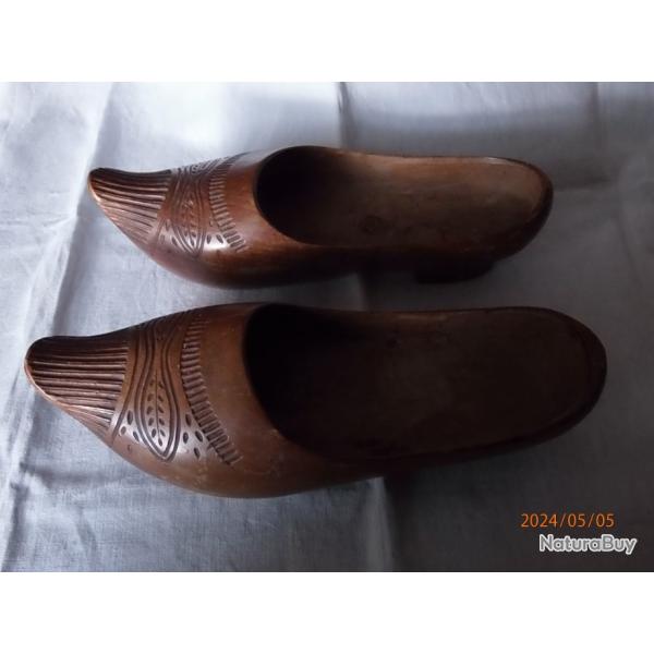 Trs belle paire de sabot d'exposition.