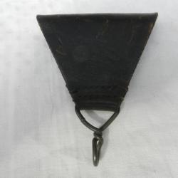 triangle de brellage cuir noir mod. 1935 militaire français.