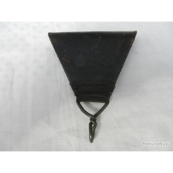 triangle de brellage cuir noir mod. 1935 militaire franais.