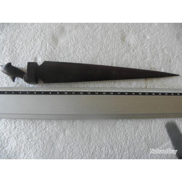 antique poignard couteau africain en bois tete dauphin