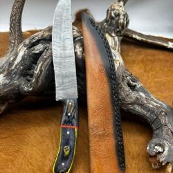 Couteau chasse lame damas 256 couches Manche en bois d'olivier coloré ref D106