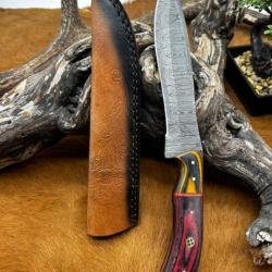 Couteau chasse lame damas 256 couches Manche en bois d'olivier coloré ref D116