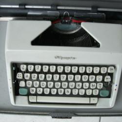 ancienne machine à écrire de bureau