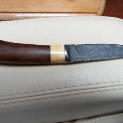 A vendre couteau fixe artisanal manche bois de thuya, corne de renne des îles Kerguelen.Lame acier