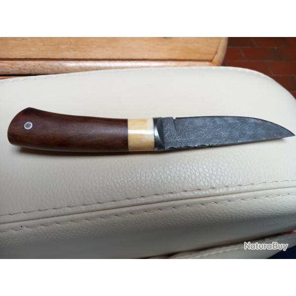 A vendre couteau fixe artisanal manche bois de thuya, corne de renne des les Kerguelen.Lame acier