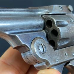 revolver hamerless iver and johnson calibre 22 lr 7 coups.  très rare