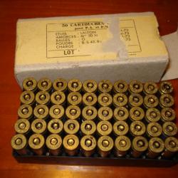 Ancienne boite  MILITAIRE SFM  lot 73  ( étiquette déchirée) de 50 cartouches 9mm para. NEUTRALISEES