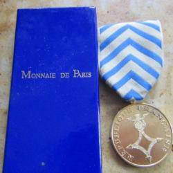 Médaille Militaire D'Afrique du Nord + boite  commémorative guerre AFN Maroc Algérie Tunisie