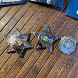 LOT D'INSIGNES POLICE U.S 3 PIECES SHERIFF