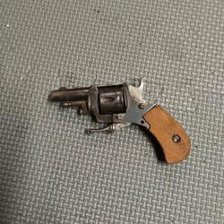 Mini Revolver 6 coups calibre 5.5mm