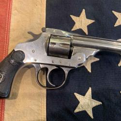 Revolver Iver Johnson DA calibre 22 rimfire