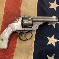 Revolver Harrington & Richardson nickelé DA calibre 22 rimfire