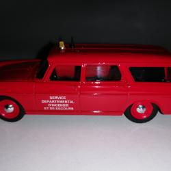 VEHICULE POMPIER PEUGEOT 404 BREAK 1/43