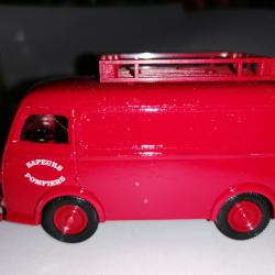 VEHICULE POMPIER PEUGEOT D4A 1/43 SOLIDO