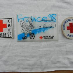 Croix Rouge française 1 plaque coupe du monde foot France 98 et 2 insignes patches tissu